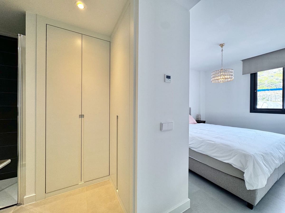 2 Zimmer Apartment zu verkaufen in Fuengirola mit Pool Garage - 899.000 € (Ref: 10073026)