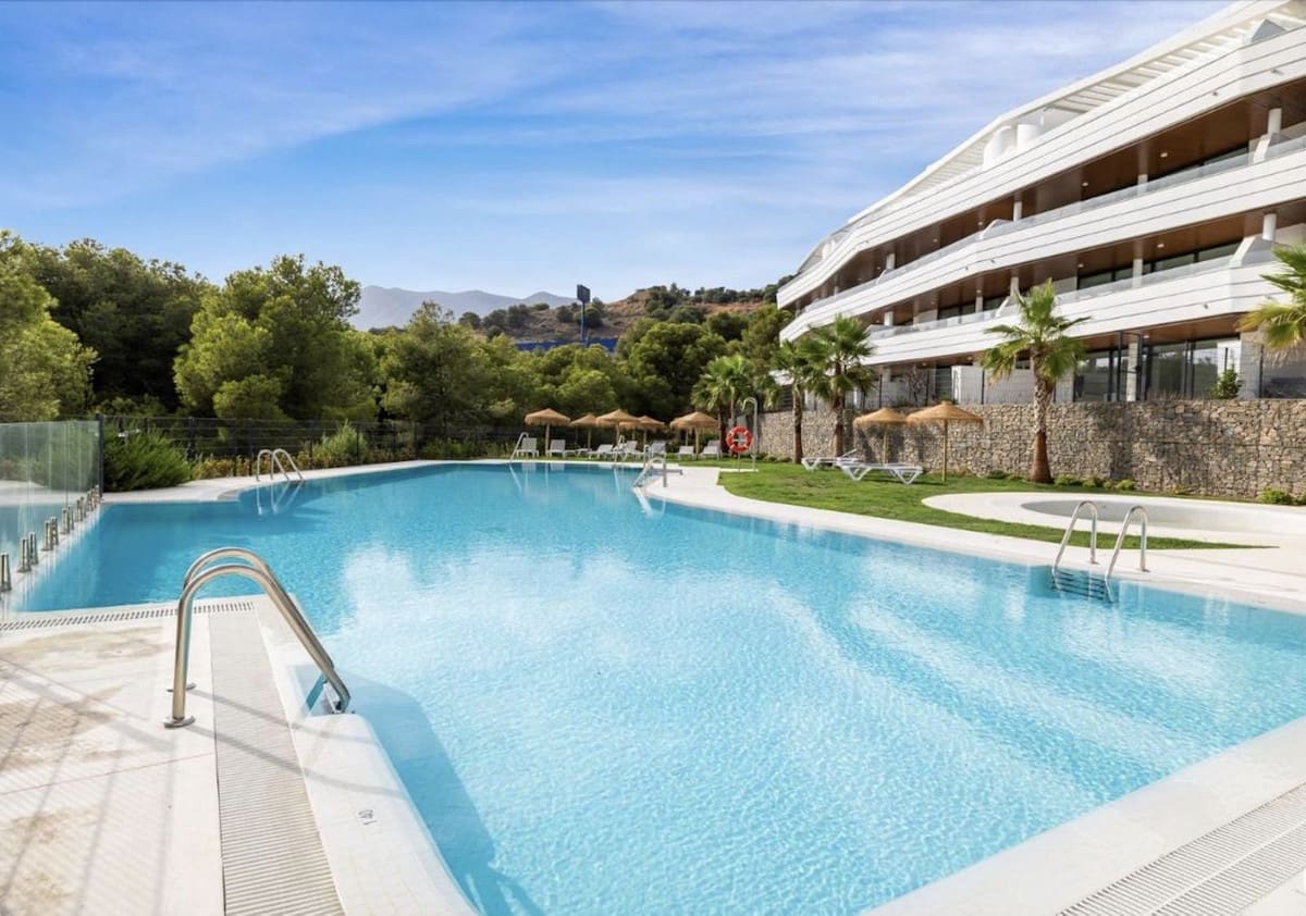 2 Zimmer Apartment zu verkaufen in Fuengirola mit Pool Garage - 899.000 € (Ref: 10073026)