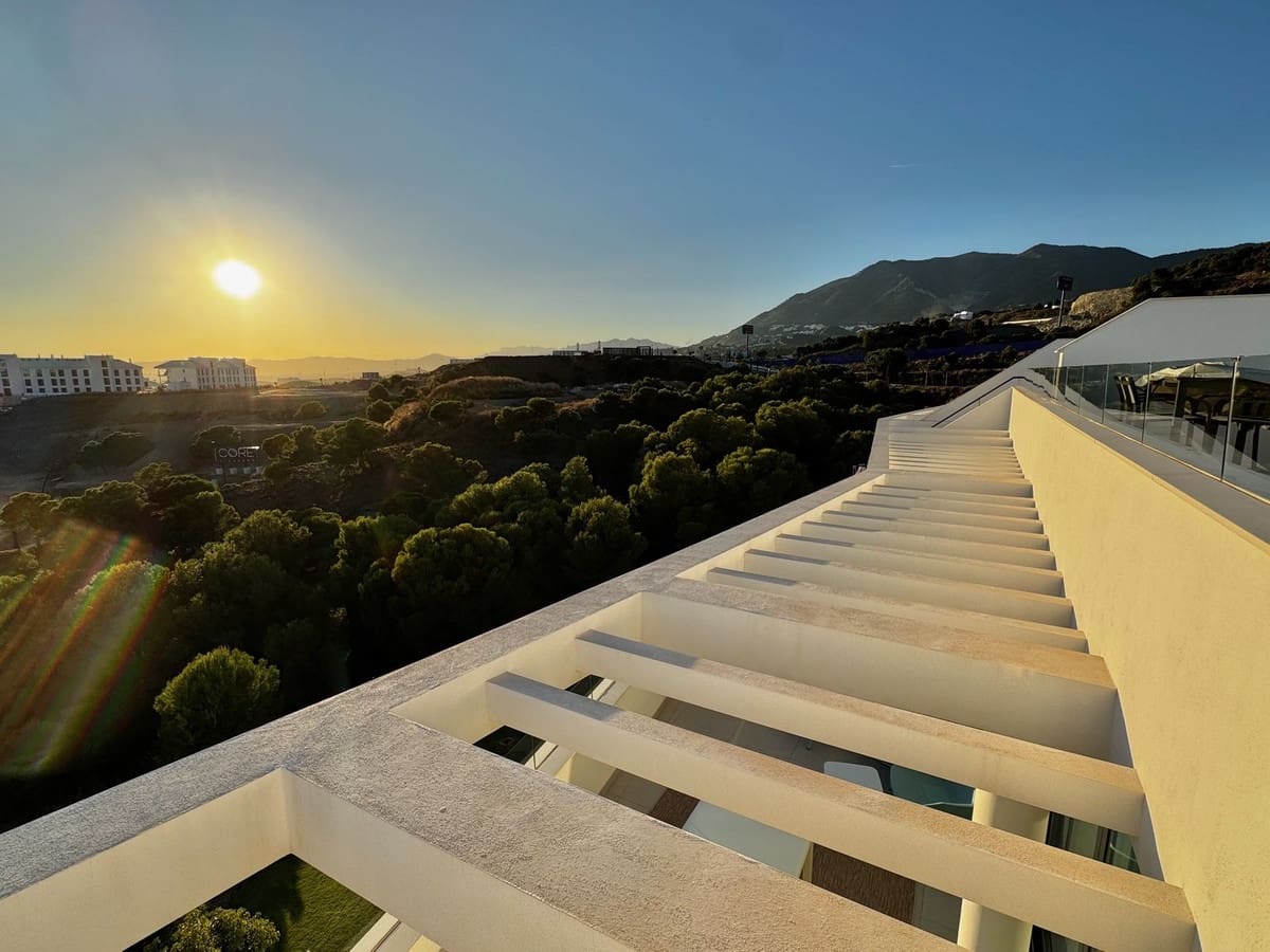 2 Zimmer Apartment zu verkaufen in Fuengirola mit Pool Garage - 899.000 € (Ref: 10073026)