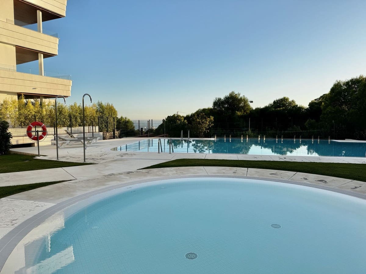 2 Zimmer Apartment zu verkaufen in Fuengirola mit Pool Garage - 899.000 € (Ref: 10073026)