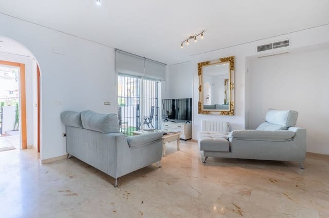 Casa de 3 habitaciones en El Rosario, Marbella en venta con piscina garaje - 790.000 € (Ref: 10073027)