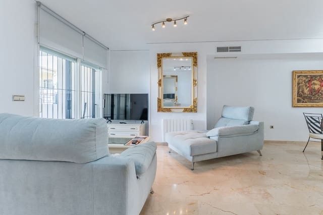 Casa de 3 habitaciones en El Rosario, Marbella en venta con piscina garaje - 790.000 € (Ref: 10073027)