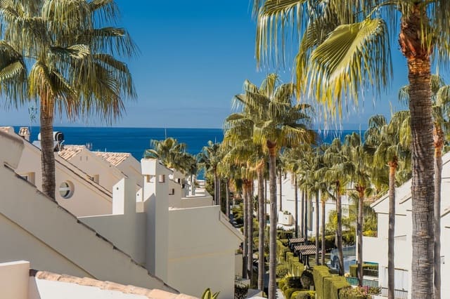 Casa de 3 habitaciones en El Rosario, Marbella en venta con piscina garaje - 790.000 € (Ref: 10073027)