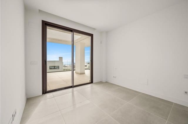 2 bedroom Apartment for sale in Fuengirola with pool garage - € 995,000 (Ref: 10073030)