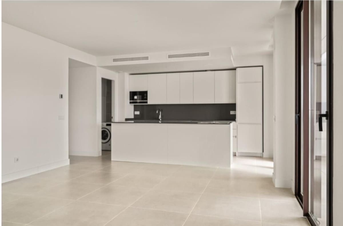 2 bedroom Apartment for sale in Fuengirola with pool garage - € 995,000 (Ref: 10073030)