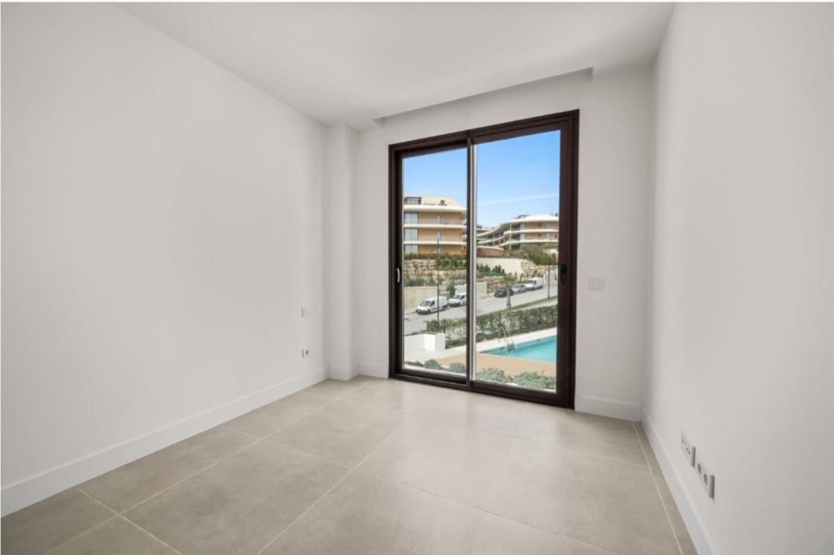 2 bedroom Apartment for sale in Fuengirola with pool garage - € 995,000 (Ref: 10073030)