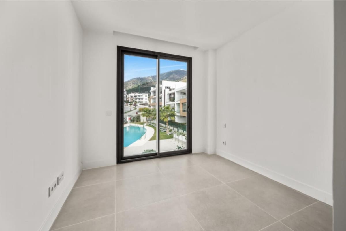 2 bedroom Apartment for sale in Fuengirola with pool garage - € 995,000 (Ref: 10073030)