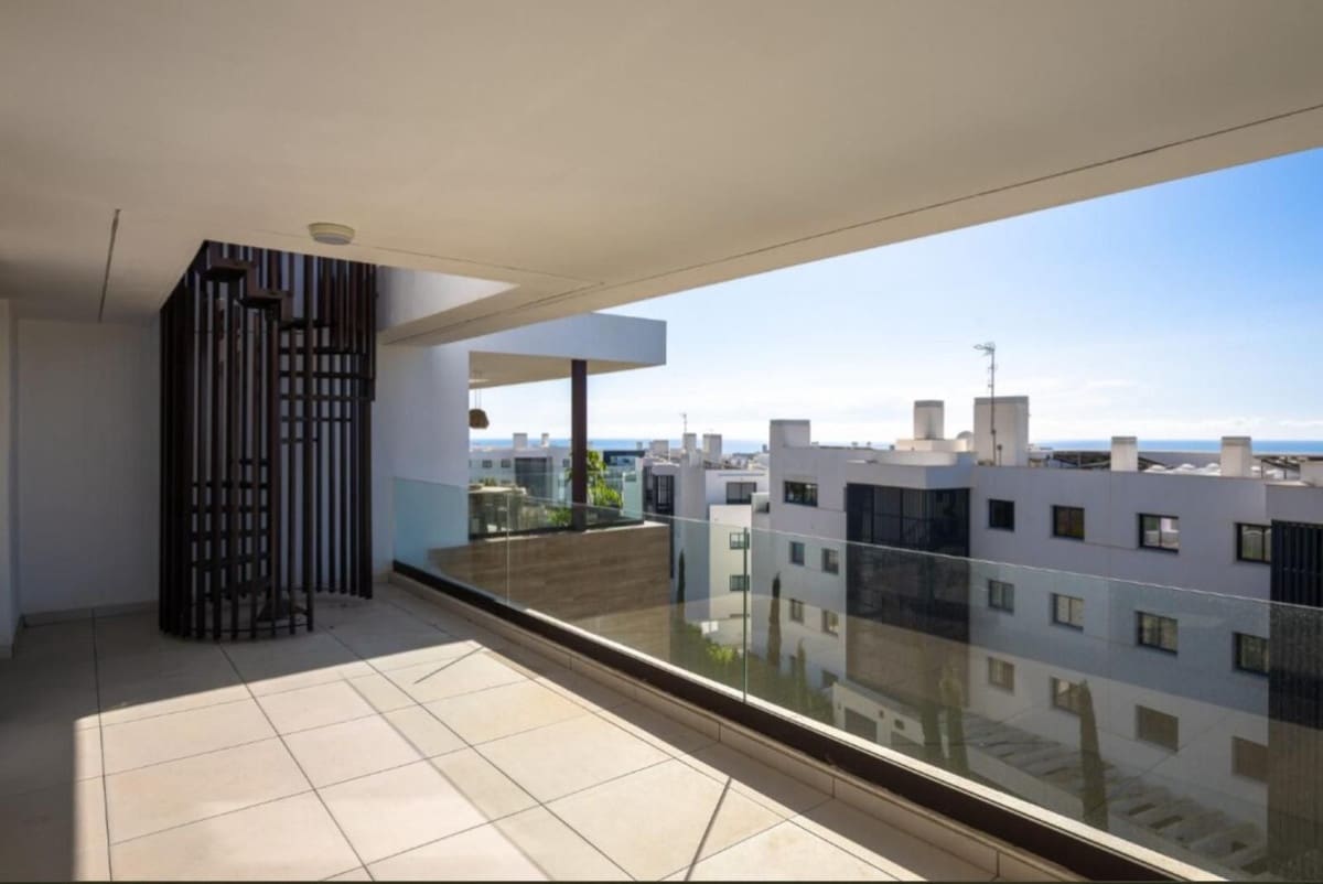 2 bedroom Apartment for sale in Fuengirola with pool garage - € 995,000 (Ref: 10073030)