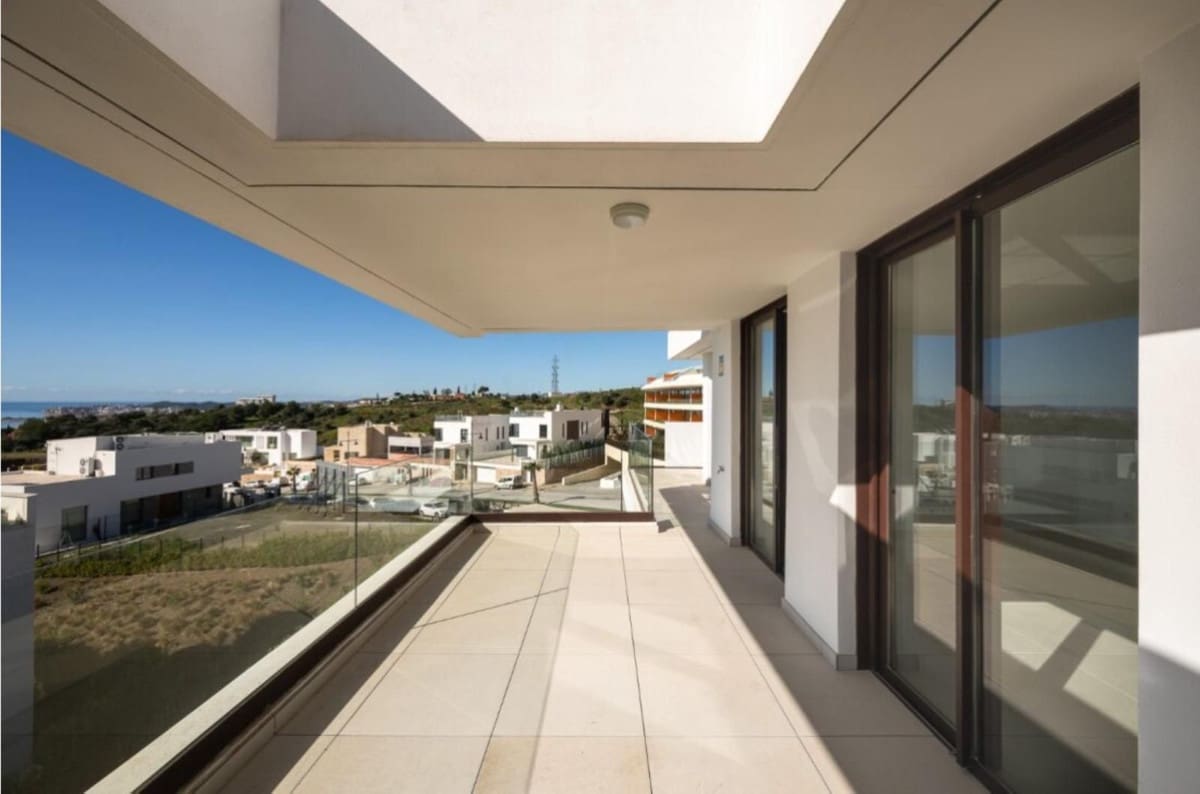 2 bedroom Apartment for sale in Fuengirola with pool garage - € 995,000 (Ref: 10073030)