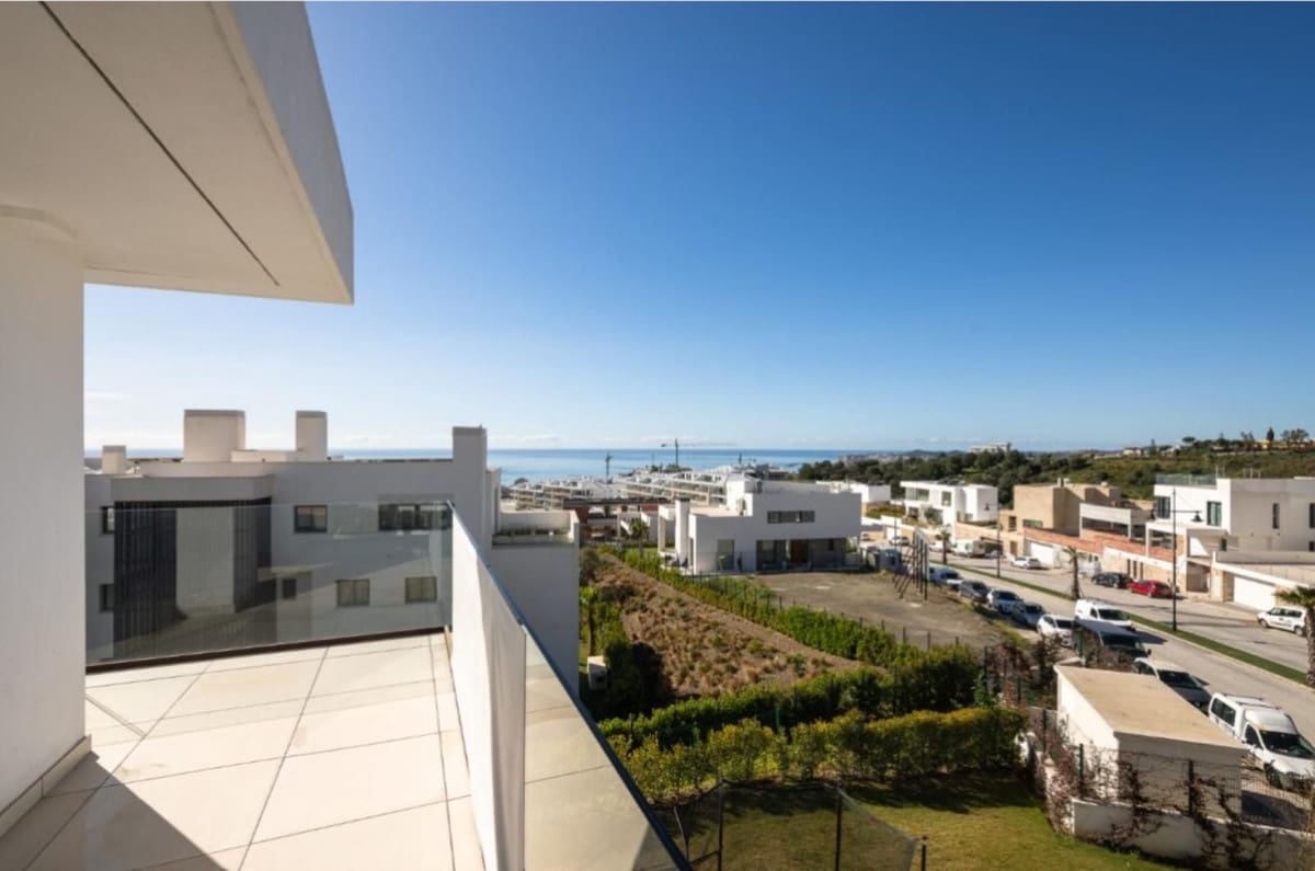 2 bedroom Apartment for sale in Fuengirola with pool garage - € 995,000 (Ref: 10073030)