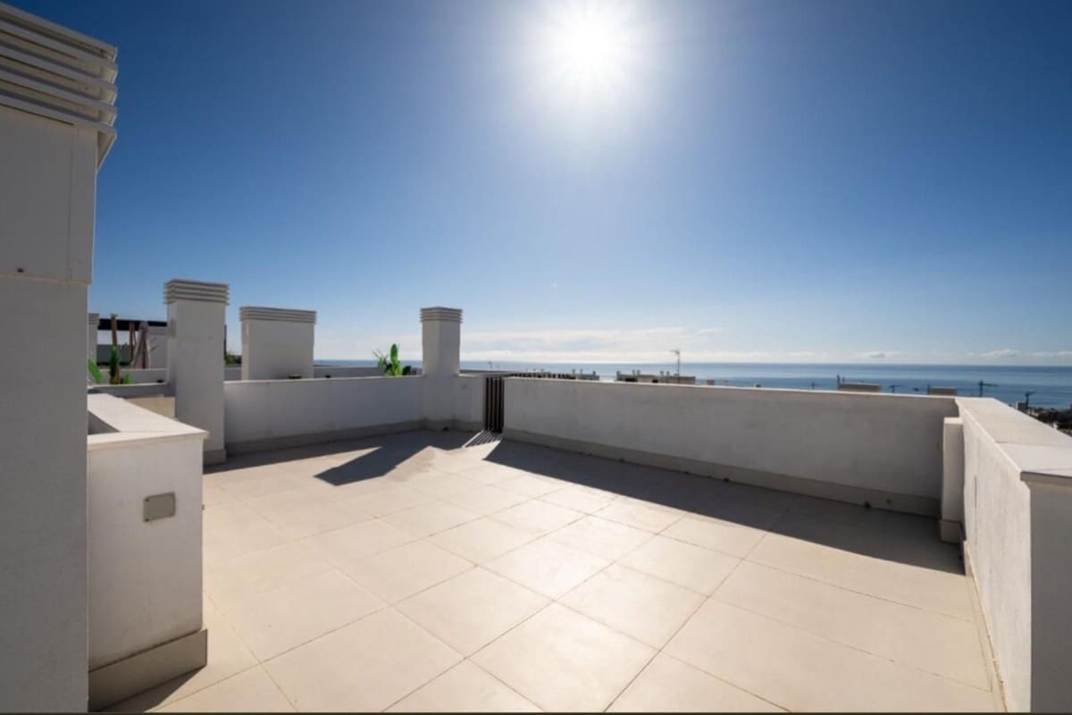 2 bedroom Apartment for sale in Fuengirola with pool garage - € 995,000 (Ref: 10073030)