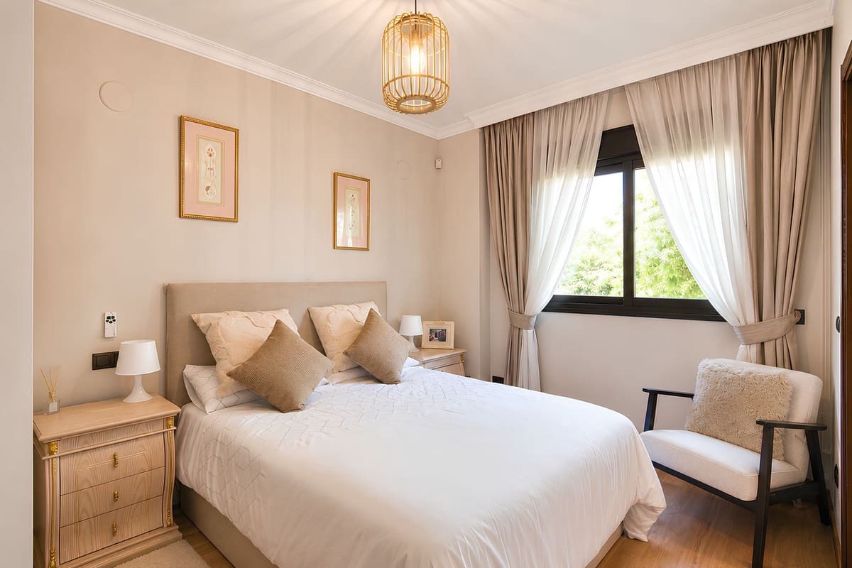 4 sypialnia Apartament na sprzedaż w Fuengirola z basenem garażem - 990 000 € (Ref: 10073034)