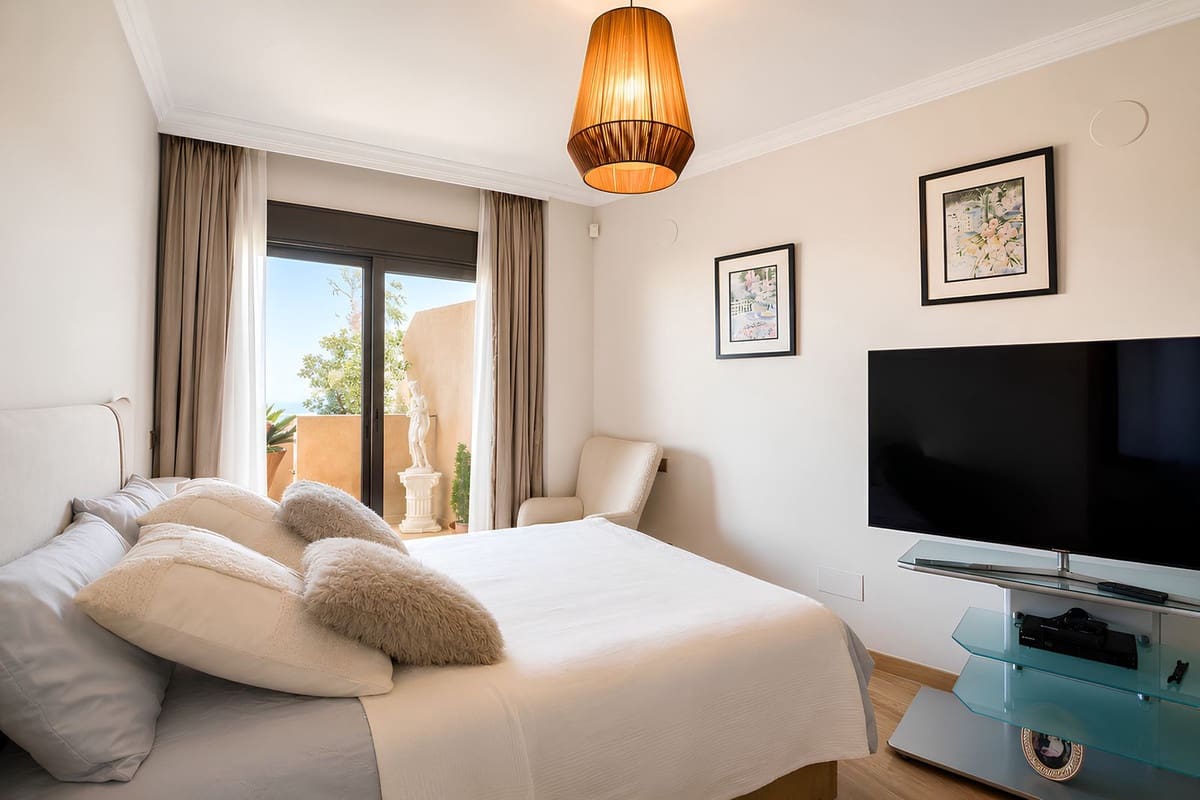 4 sypialnia Apartament na sprzedaż w Fuengirola z basenem garażem - 990 000 € (Ref: 10073034)