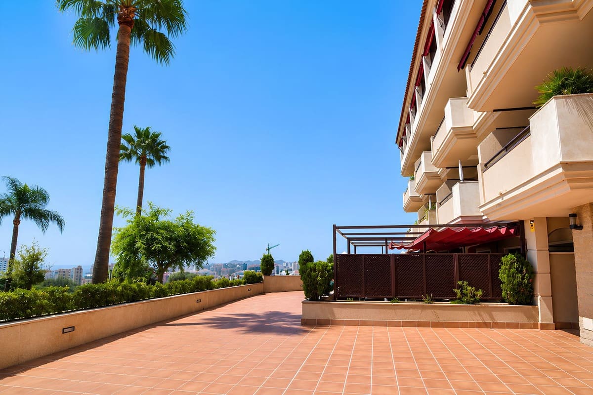 4 sypialnia Apartament na sprzedaż w Fuengirola z basenem garażem - 990 000 € (Ref: 10073034)