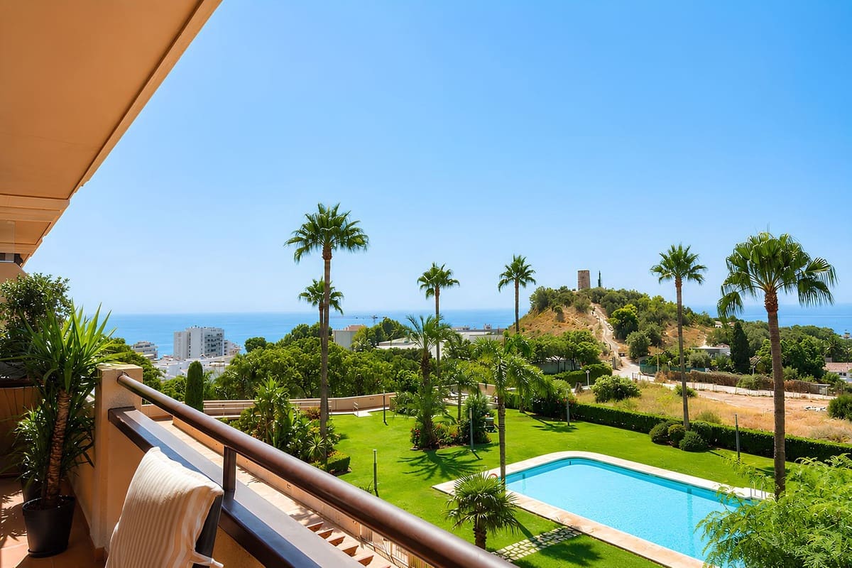 4 sypialnia Apartament na sprzedaż w Fuengirola z basenem garażem - 990 000 € (Ref: 10073034)