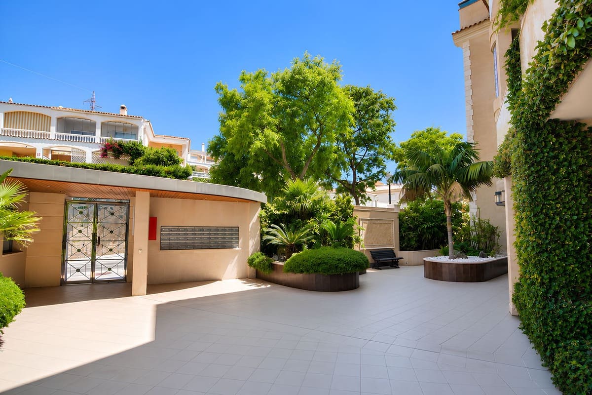 4 sypialnia Apartament na sprzedaż w Fuengirola z basenem garażem - 990 000 € (Ref: 10073034)