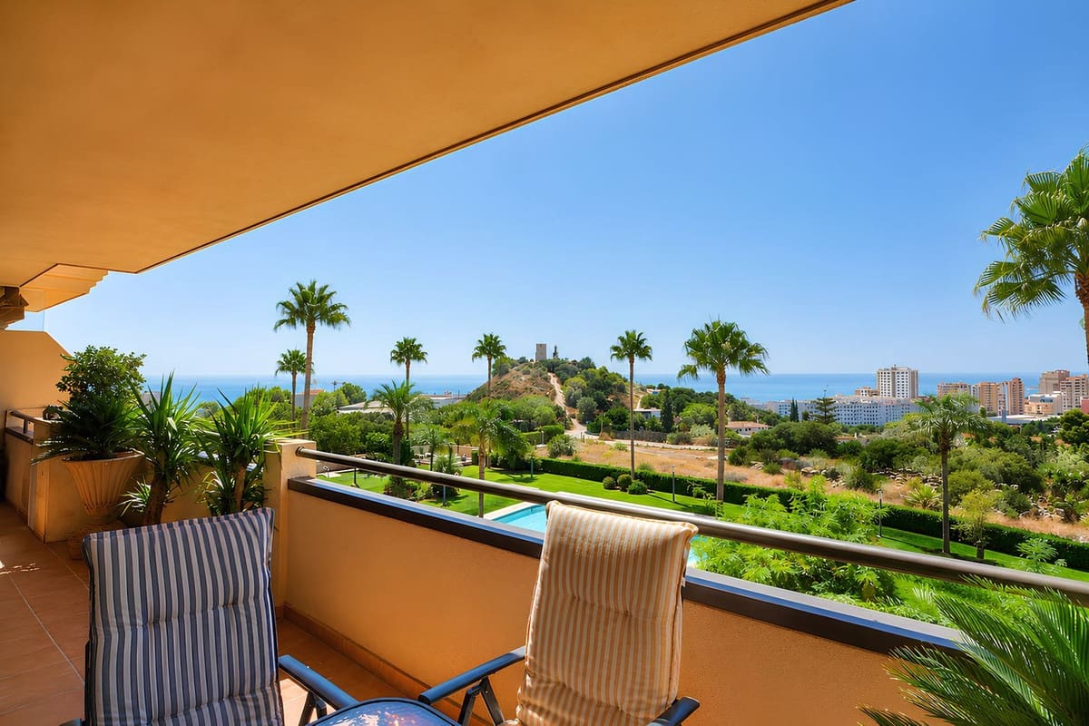 4 sypialnia Apartament na sprzedaż w Fuengirola z basenem garażem - 990 000 € (Ref: 10073034)