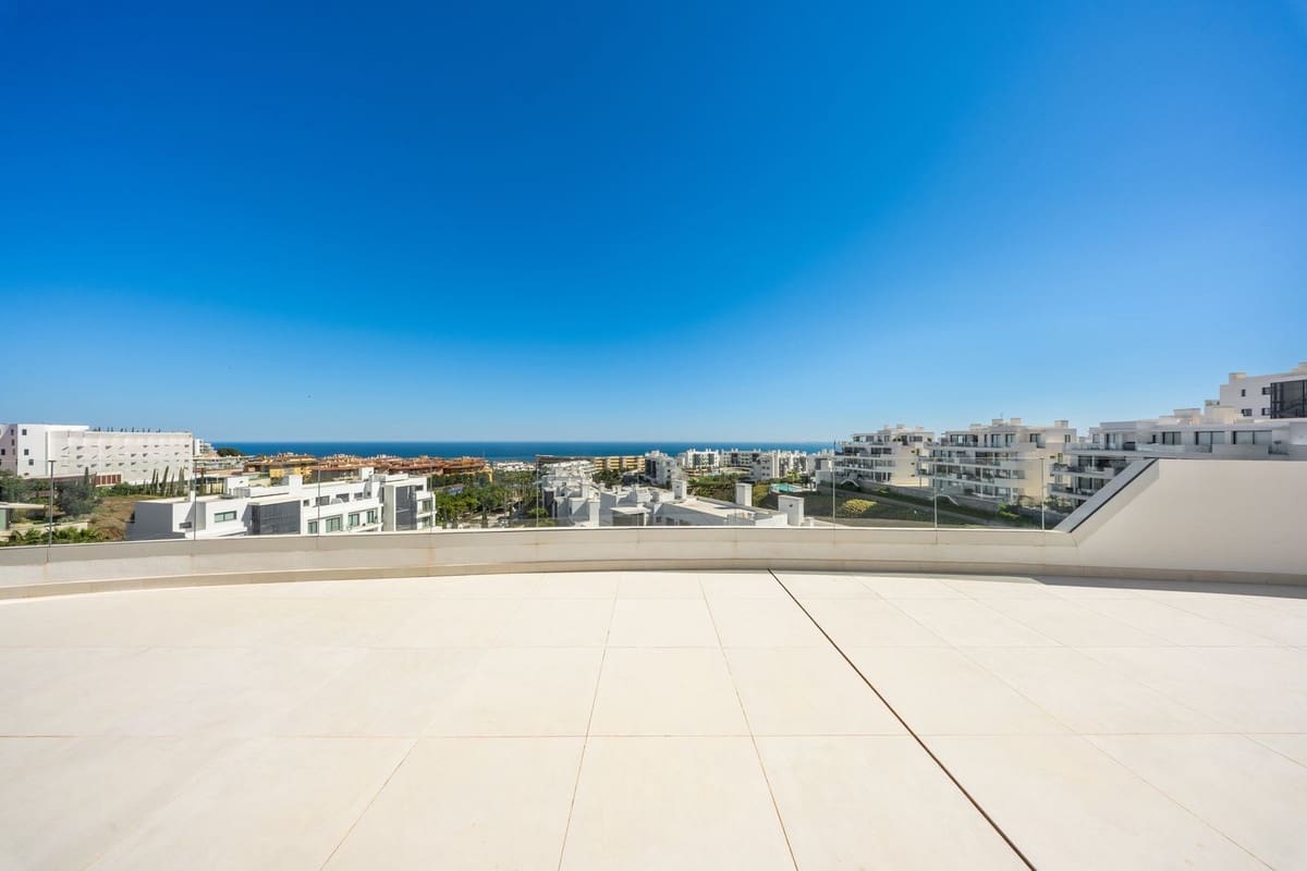 Apartamento de 3 habitaciones en Fuengirola en venta con piscina garaje - 1.325.000 € (Ref: 10073036)