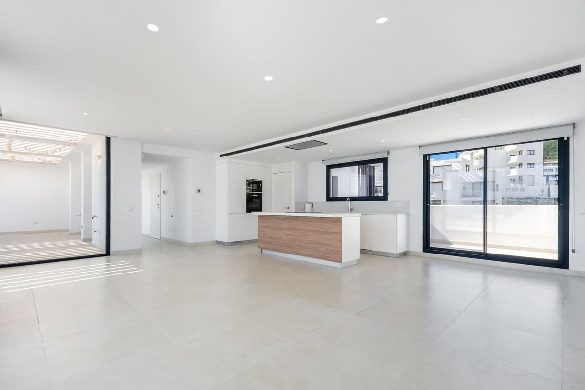 Apartamento de 3 habitaciones en Fuengirola en venta con piscina garaje - 1.325.000 € (Ref: 10073036)