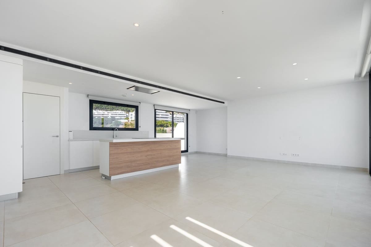 Apartamento de 3 habitaciones en Fuengirola en venta con piscina garaje - 1.325.000 € (Ref: 10073036)