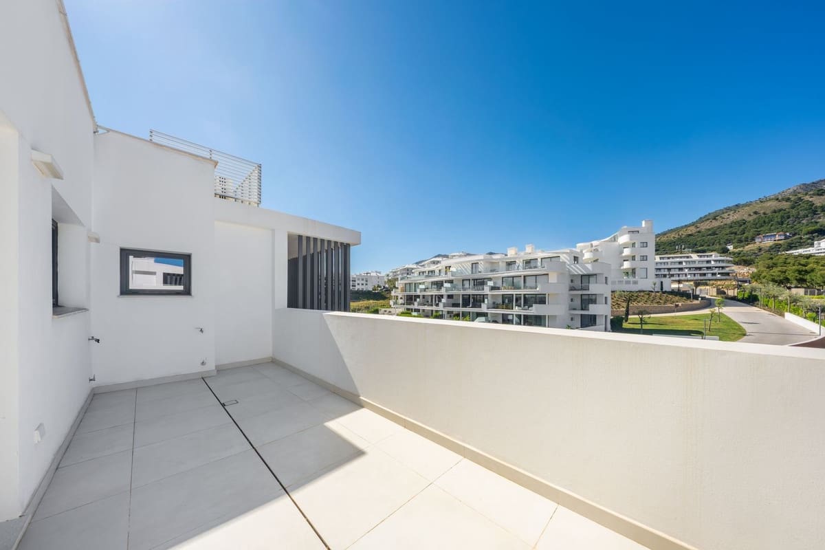 Apartamento de 3 habitaciones en Fuengirola en venta con piscina garaje - 1.325.000 € (Ref: 10073036)