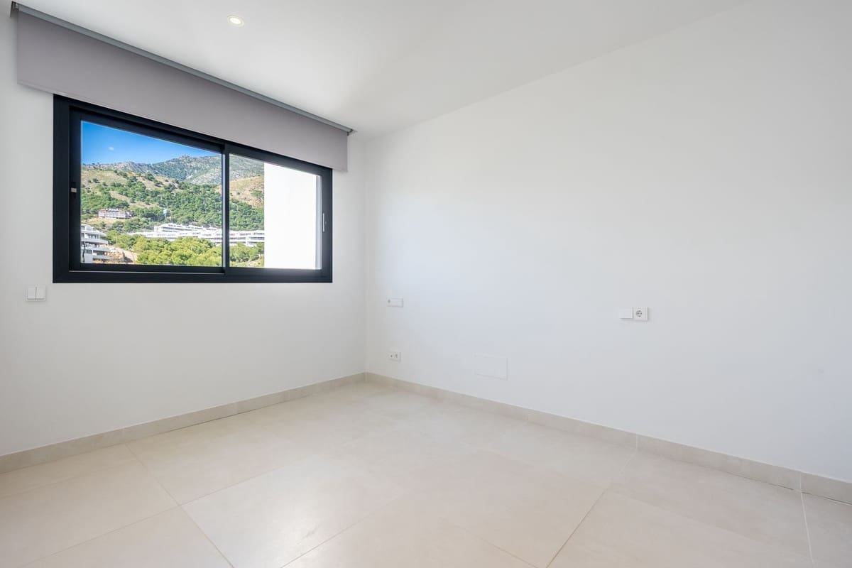 Apartamento de 3 habitaciones en Fuengirola en venta con piscina garaje - 1.325.000 € (Ref: 10073036)