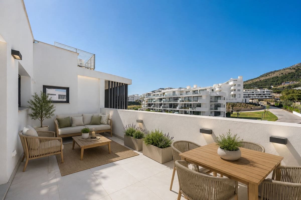 Apartamento de 3 habitaciones en Fuengirola en venta con piscina garaje - 1.325.000 € (Ref: 10073036)
