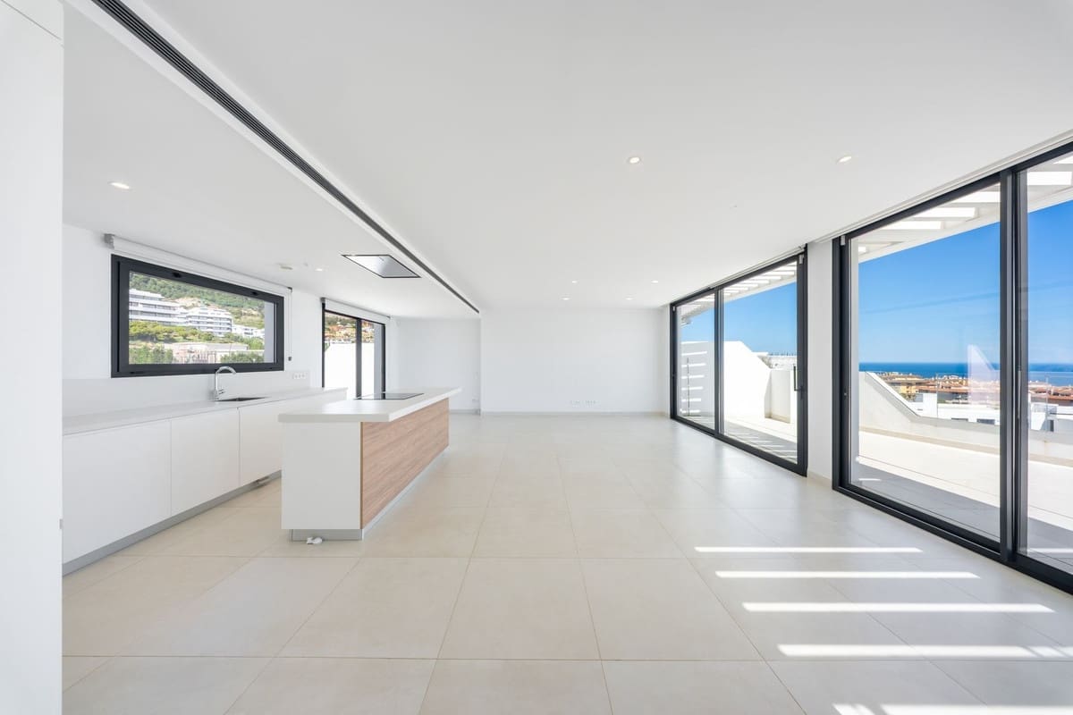 Apartamento de 3 habitaciones en Fuengirola en venta con piscina garaje - 1.325.000 € (Ref: 10073036)
