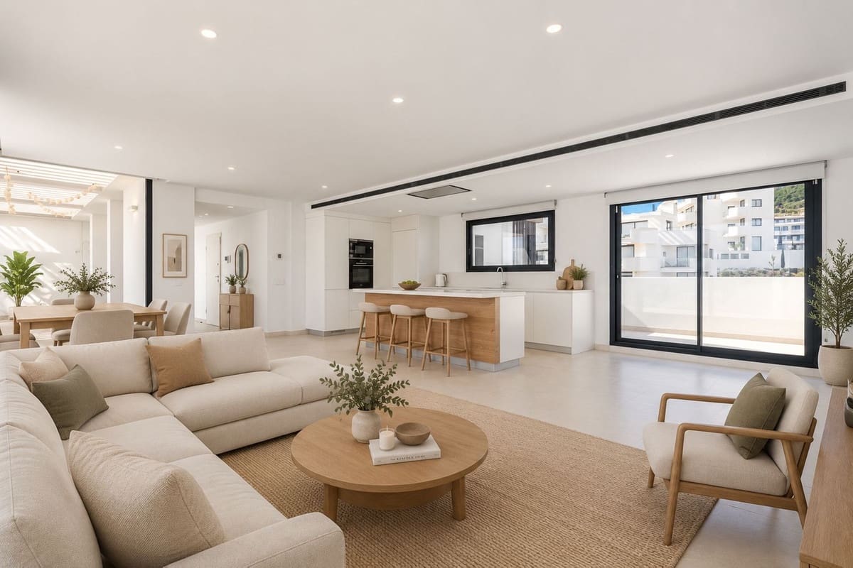 Apartamento de 3 habitaciones en Fuengirola en venta con piscina garaje - 1.325.000 € (Ref: 10073036)