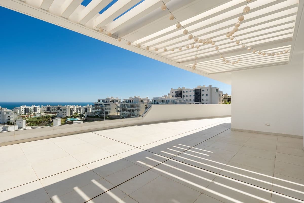 Apartamento de 3 habitaciones en Fuengirola en venta con piscina garaje - 1.325.000 € (Ref: 10073036)