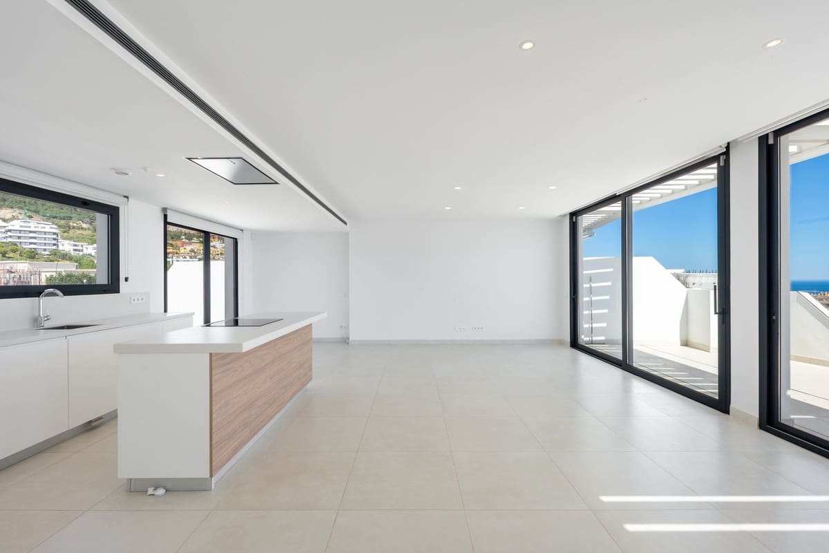 Apartamento de 3 habitaciones en Fuengirola en venta con piscina garaje - 1.325.000 € (Ref: 10073036)