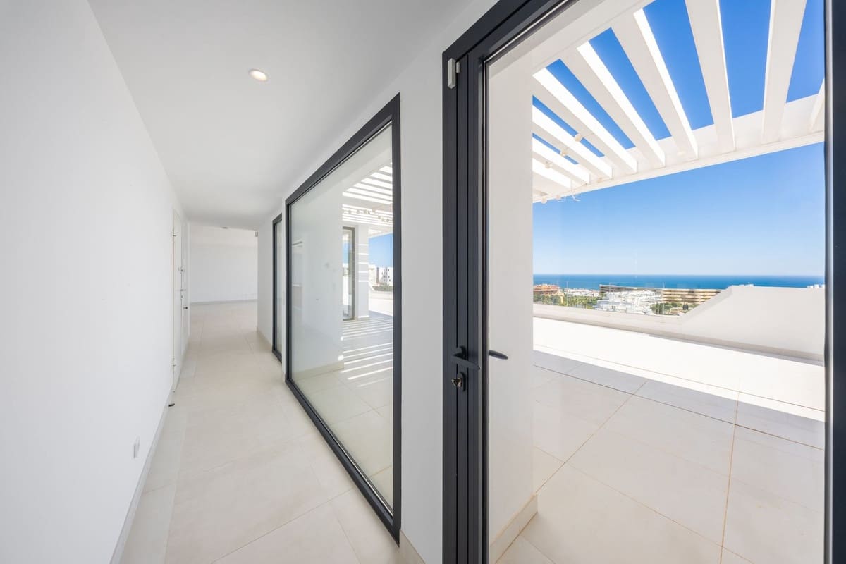 Apartamento de 3 habitaciones en Fuengirola en venta con piscina garaje - 1.325.000 € (Ref: 10073036)