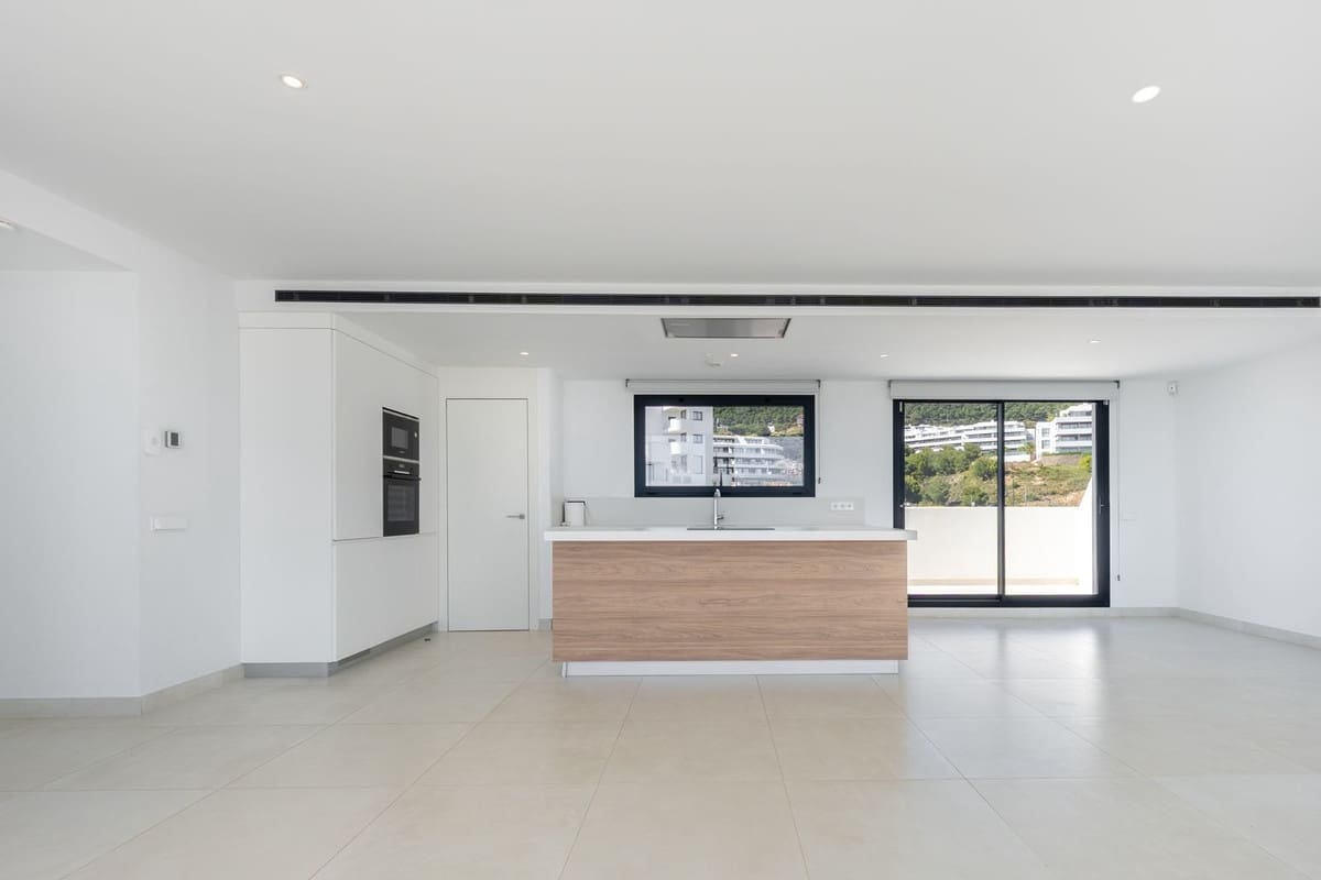 Apartamento de 3 habitaciones en Fuengirola en venta con piscina garaje - 1.325.000 € (Ref: 10073036)