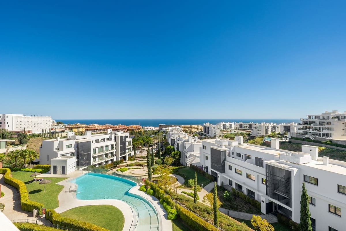 Apartamento de 3 habitaciones en Fuengirola en venta con piscina garaje - 1.325.000 € (Ref: 10073036)