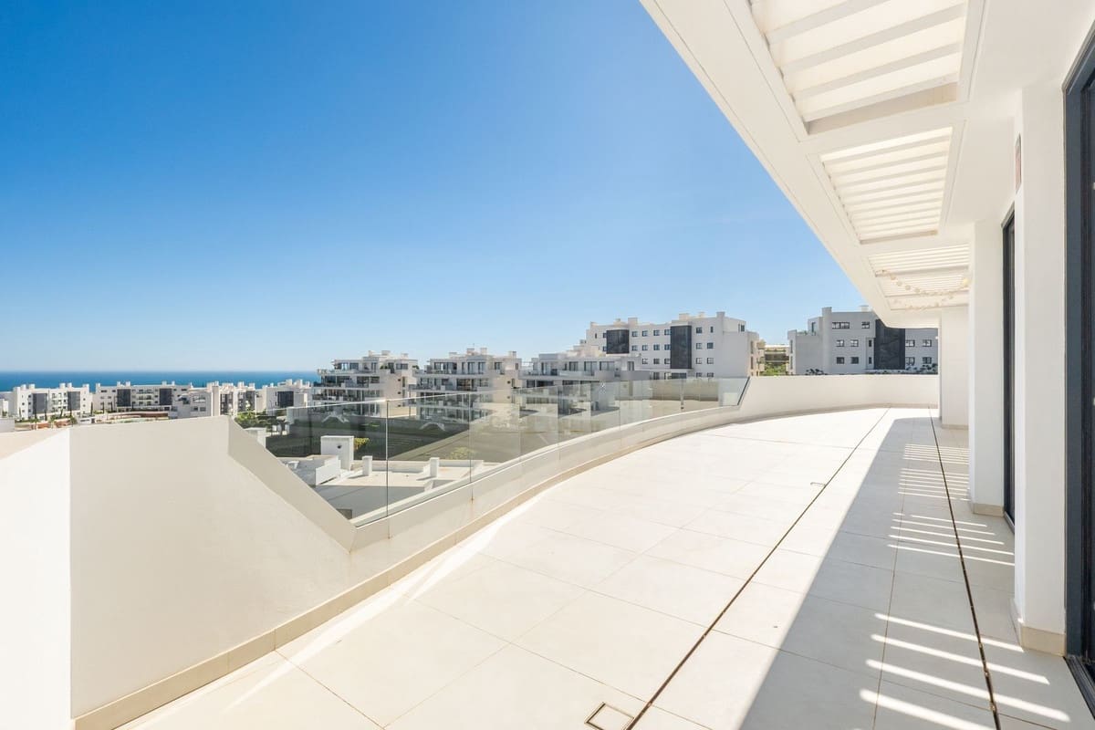 Apartamento de 3 habitaciones en Fuengirola en venta con piscina garaje - 1.325.000 € (Ref: 10073036)