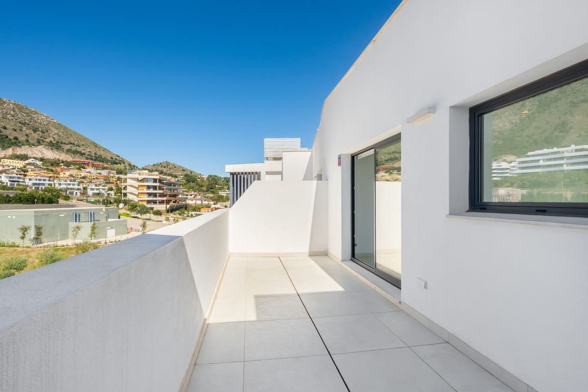 Apartamento de 3 habitaciones en Fuengirola en venta con piscina garaje - 1.325.000 € (Ref: 10073036)