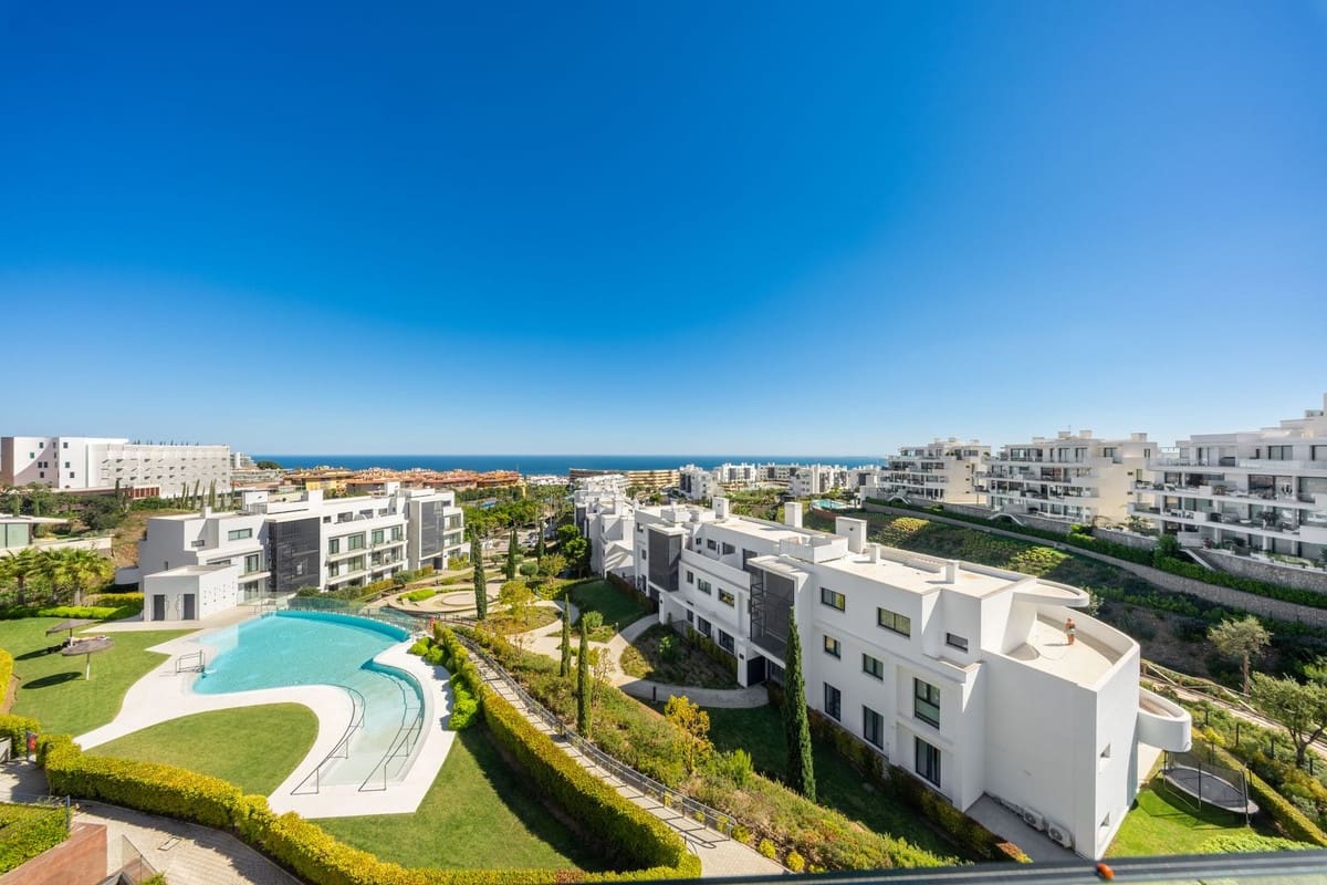 Apartamento de 3 habitaciones en Fuengirola en venta con piscina garaje - 1.325.000 € (Ref: 10073036)