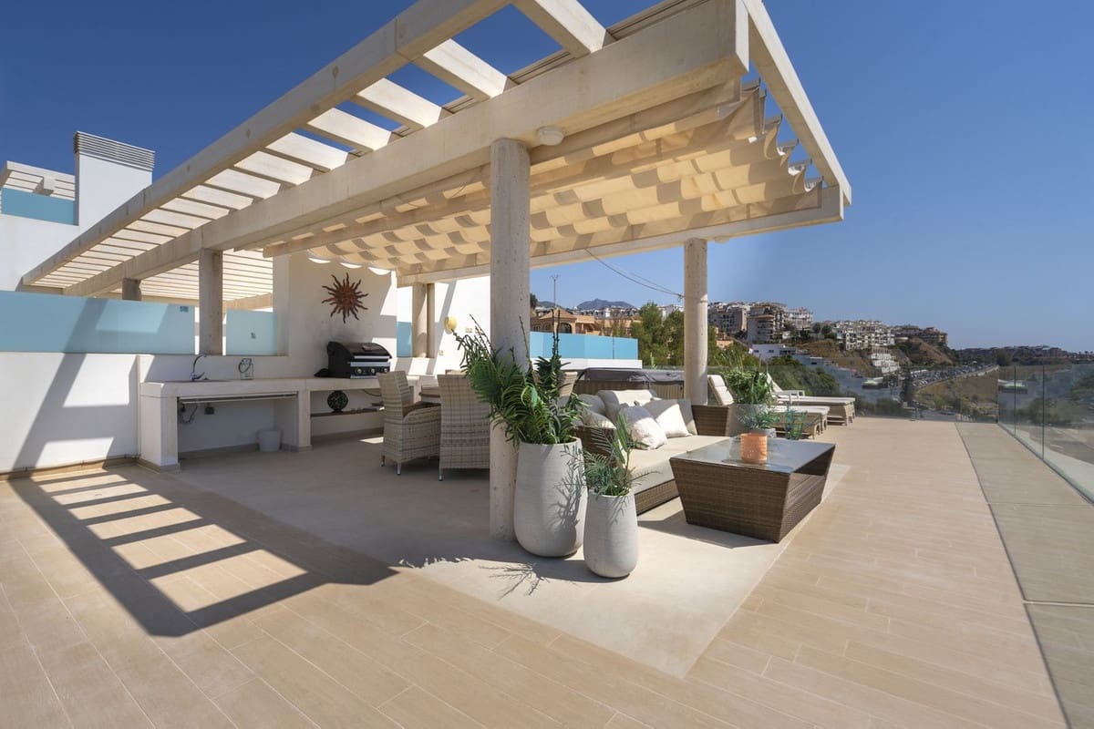 2 soverom Leilighet til salgs i Fuengirola med svømmebasseng garasje - € 1 199 000 (Ref: 10073037)