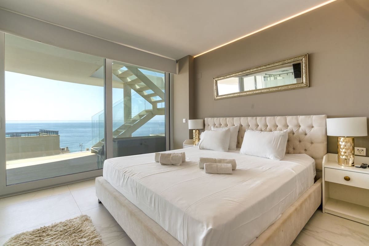 2 soverom Leilighet til salgs i Fuengirola med svømmebasseng garasje - € 1 199 000 (Ref: 10073037)