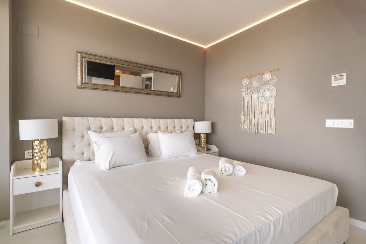 2 soverom Leilighet til salgs i Fuengirola med svømmebasseng garasje - € 1 199 000 (Ref: 10073037)