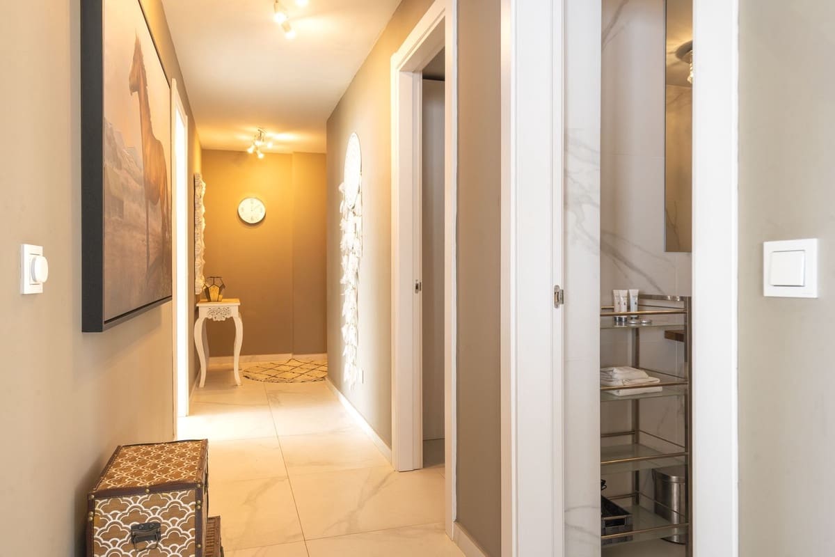 2 soverom Leilighet til salgs i Fuengirola med svømmebasseng garasje - € 1 199 000 (Ref: 10073037)