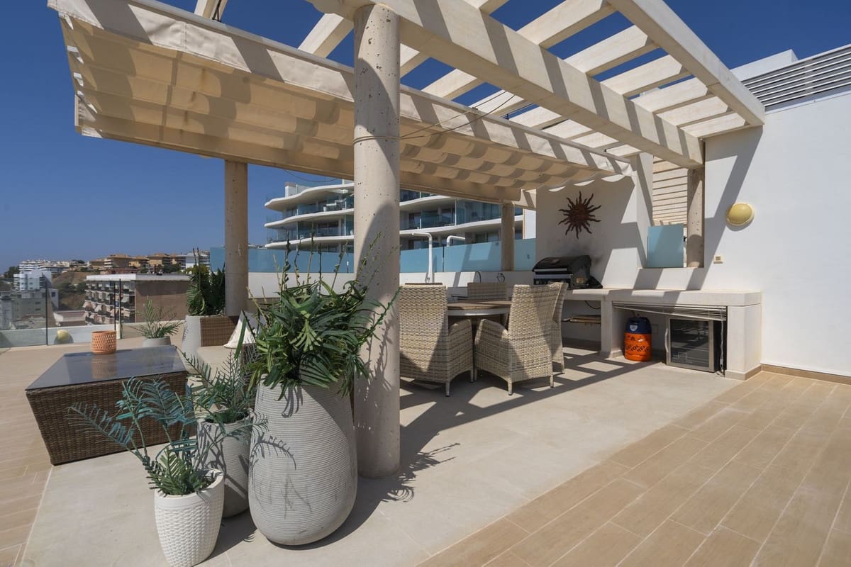2 soverom Leilighet til salgs i Fuengirola med svømmebasseng garasje - € 1 199 000 (Ref: 10073037)