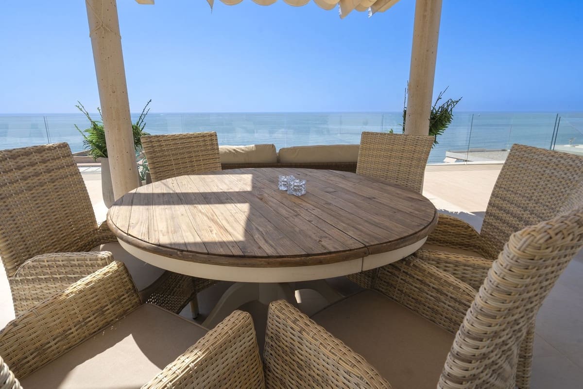2 soverom Leilighet til salgs i Fuengirola med svømmebasseng garasje - € 1 199 000 (Ref: 10073037)