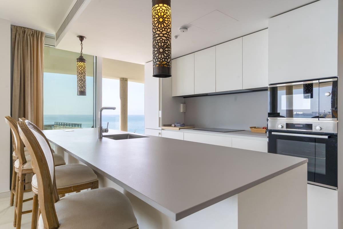 2 soverom Leilighet til salgs i Fuengirola med svømmebasseng garasje - € 1 199 000 (Ref: 10073037)