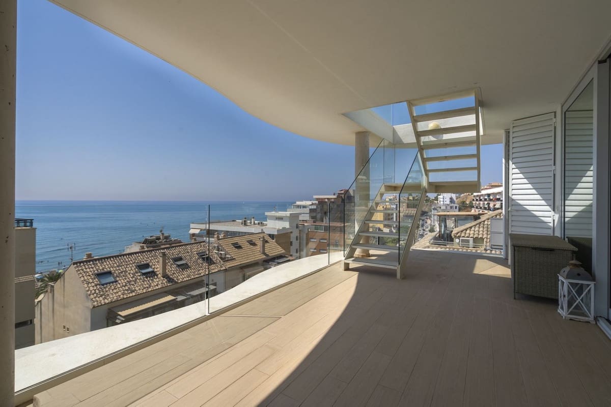 2 soverom Leilighet til salgs i Fuengirola med svømmebasseng garasje - € 1 199 000 (Ref: 10073037)