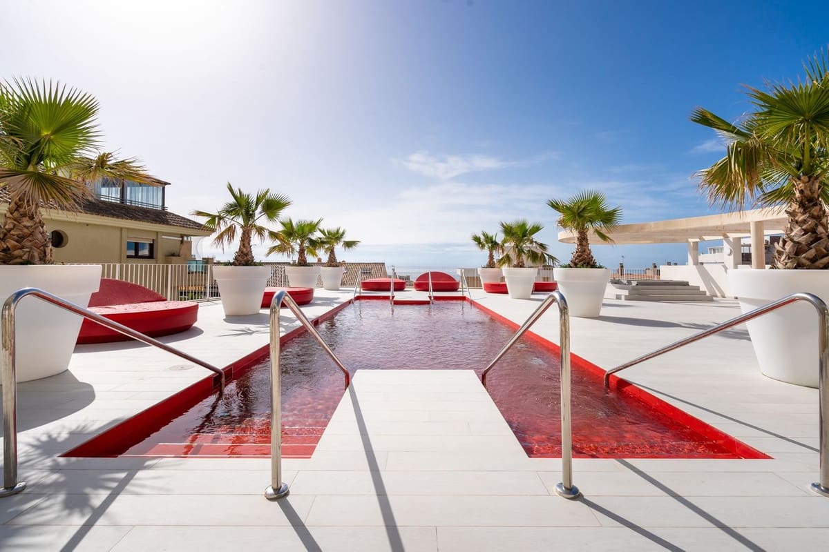 2 soverom Leilighet til salgs i Fuengirola med svømmebasseng garasje - € 1 199 000 (Ref: 10073037)