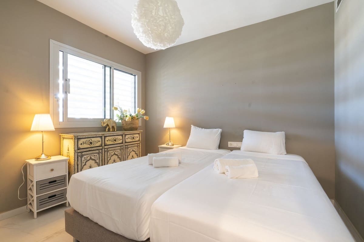 2 soverom Leilighet til salgs i Fuengirola med svømmebasseng garasje - € 1 199 000 (Ref: 10073037)