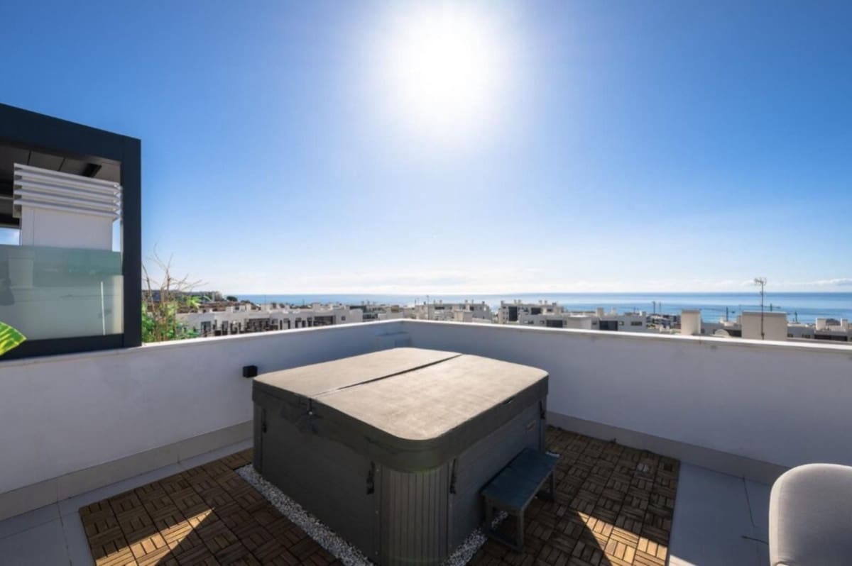 2 soveværelse Lejlighed til salg i Fuengirola med swimmingpool garage - € 1.100.000 (Ref: 10073038)