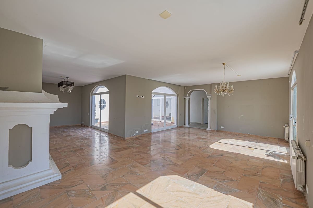 4 Zimmer Villa zu verkaufen in El Paraiso mit Pool Garage - 1.700.000 € (Ref: 10073039)