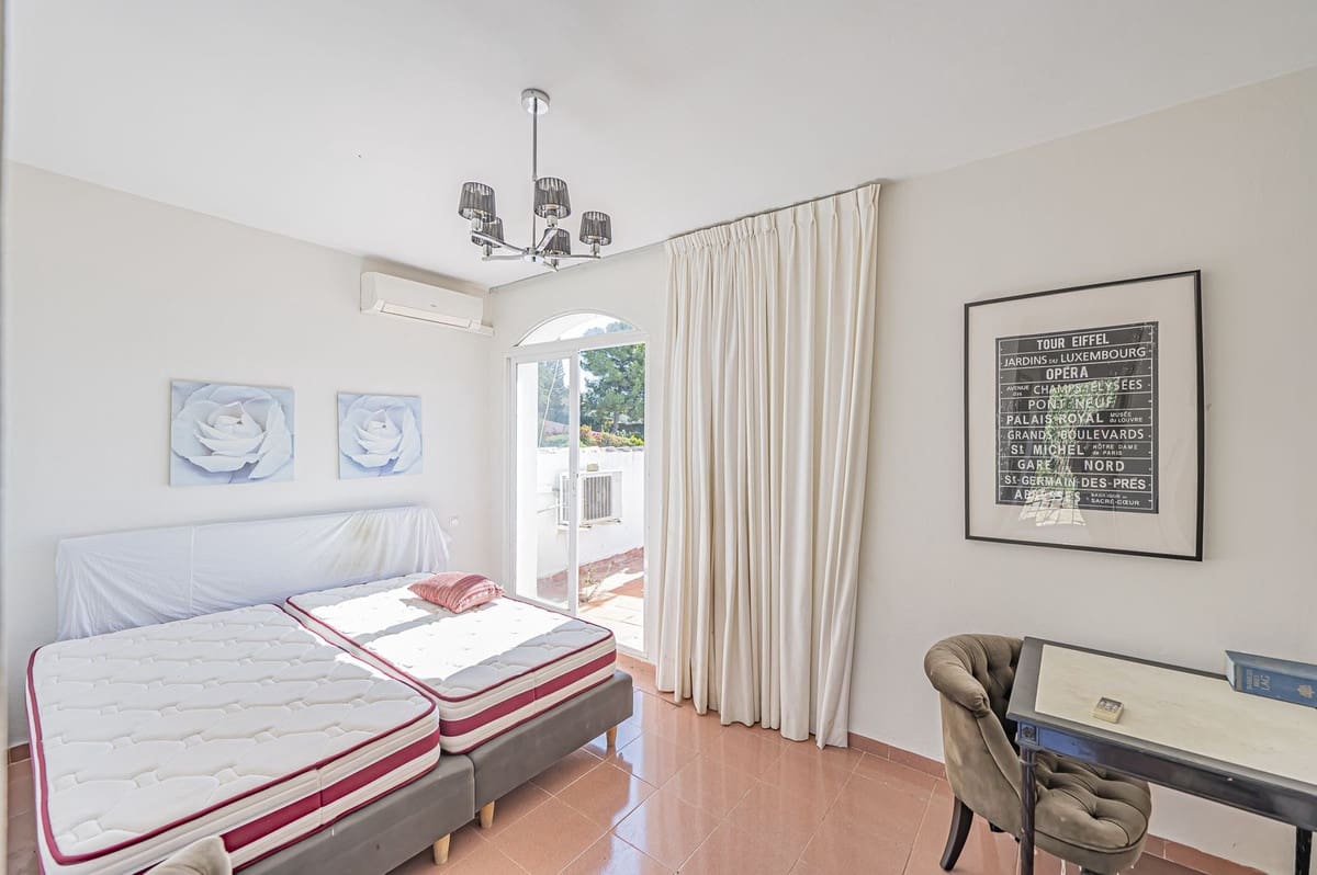 4 Zimmer Villa zu verkaufen in El Paraiso mit Pool Garage - 1.700.000 € (Ref: 10073039)